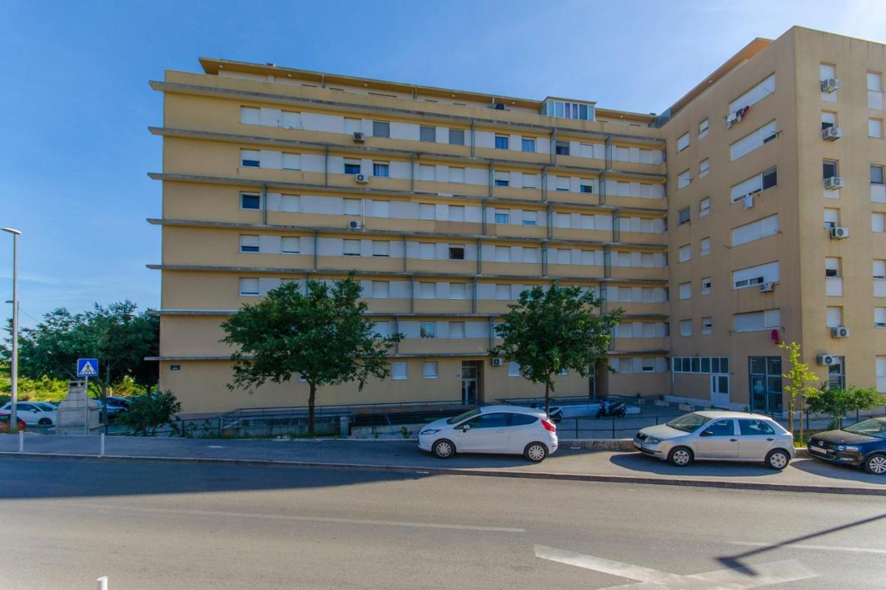 Modern Apartment With Sea View And Secure Garage Split Exteriör bild